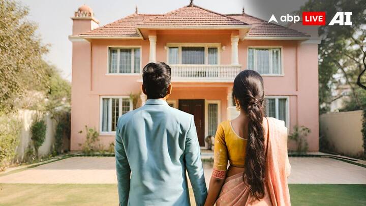 शनि घर के पश्चिम दिशा के स्वामी माने जाते हैं. वास्तु शास्त्र के अनुसार अगर आप इस दिशा को साफ-सुथरा और व्यवस्थित रखेंगे तो घर-परिवार पर शनि देव की कृपा सदैव बनी रहेगी. क्योंकि इस दिशा का उचित प्रबंध जीवन में संतुलन लाता है और समृद्धि को बढ़ाता है.