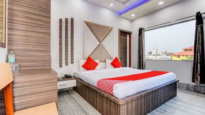 नई व्यवस्था लागू होने के बाद सिर्फ 5% जीएसटी यानी 250 रुपये देना होगा. इस तरह ग्राहकों को 350 रुपये तक की सीधी बचत होगी. यही वजह है कि इस बदलाव को आम लोगों के लिए राहत की खबर माना जा रहा है.