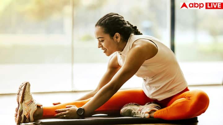 5 मिनट तेज वॉक या हल्की जॉगिंग करके हार्ट रेट और स्टैमिना चेक करें. अगर आराम से पूरा कर पा रहे हैं, तो आपकी कार्डियो हेल्थ अच्छी है.