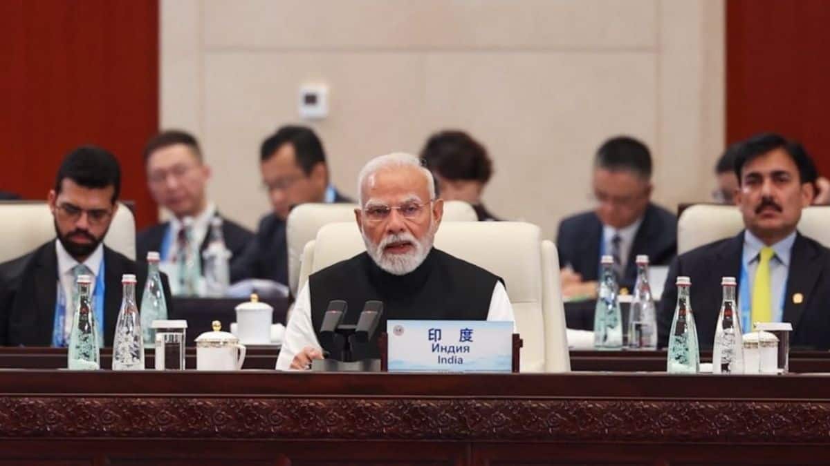 पुतिन ने गले लगाया, जिनपिंग के साथ दिखी ट्यूनिंग और शहबाज की कर दी फजीहत... PM मोदी के चीन दौरे की 10 बड़ी बातें   