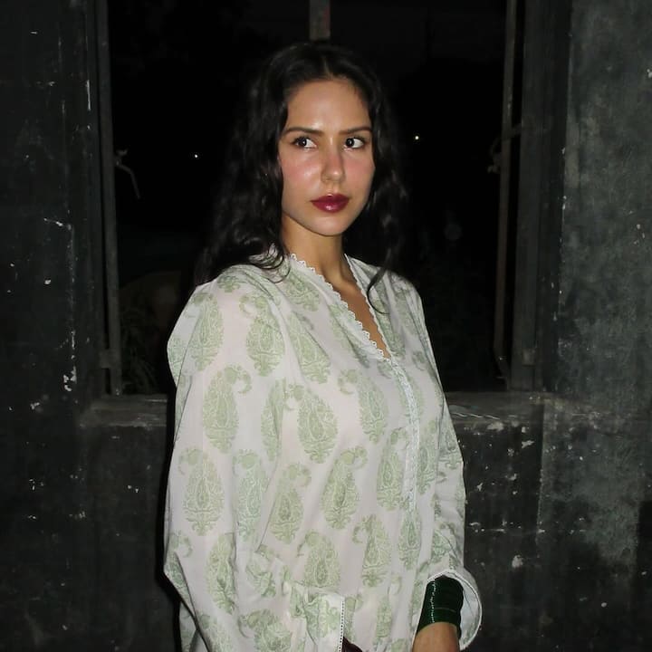 इस लुक में भी सोनम बला की हसीन लग रही हैं. इस फोटोज भी खूब लाइक और कमेंट भी आए थे.