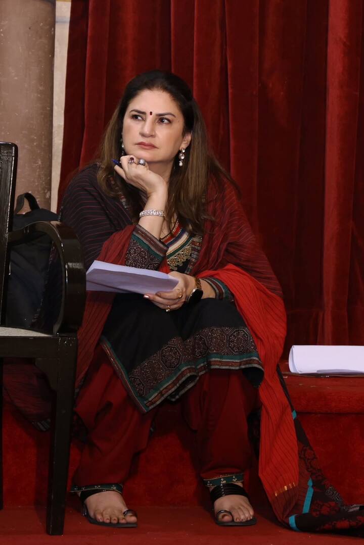 His personal life is also very balanced. Kunika's son's name is Rohan Sadanand. Although she does not bring her personal life to public in a lot of public, she often talks openly and lovingly about her son and family in interviews.