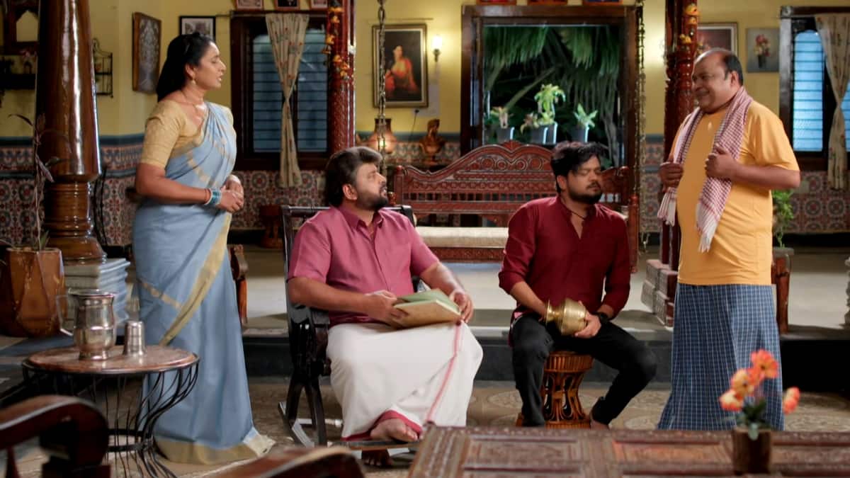 Illu Illalu Pillalu Serial Today September 1st: ఇల్లు ఇల్లాలు పిల్లలు: ధీరజ్‌ మౌనం: తనలో తాను నలిగిపోతున్న ప్రేమ! వల్లీ బీపీ పెంచేసిన ఇడ్లీ బాబాయ్!