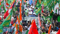 महागठबंधन की यात्रा को डाकबंगला चौराहा पर रोका, मंच से सरकार पर बरसे राहुल-तेजस्वी