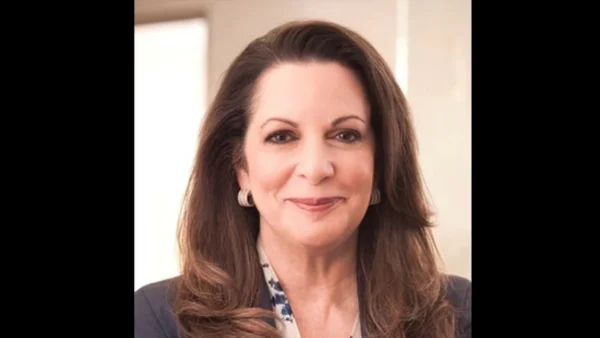 Denied CEO post woman buys company and fires her former boss Viral News: సీఈవో పోస్టు ఇవ్వలేదని కంపెనీని కొనేసి బాస్‌ను డిస్మిస్ చేసేసింది - దటీజ్ ఉమెన్ పవర్ !