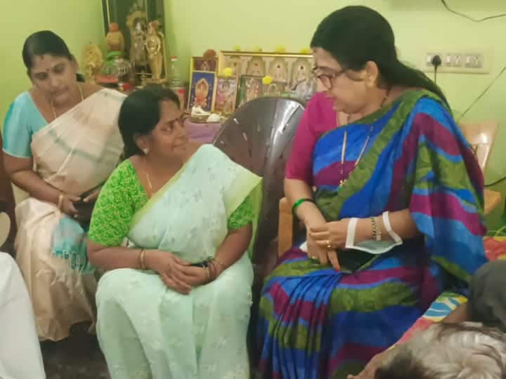 புகழூர் குடிநீர் பிரச்சனை: நடிகை அம்பிகா பாதிக்கப்பட்டவர்களை சந்தித்து ஆறுதல்