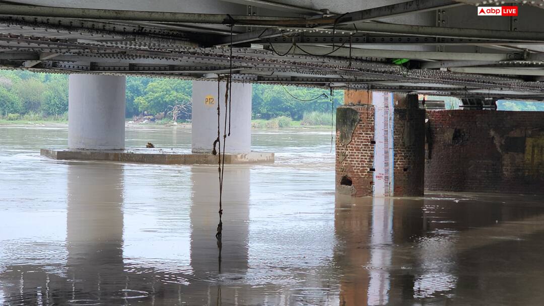 Delhi Flood: दिल्ली में यमुना का जलस्तर खतरे के निशान के करीब, बाढ़ का अलर्ट जारी Yamuna River Water Level in Delhi Flood Warning Rising Danger ann Delhi Flood: दिल्ली में यमुना का जलस्तर खतरे के निशान के करीब, बाढ़ का अलर्ट जारी