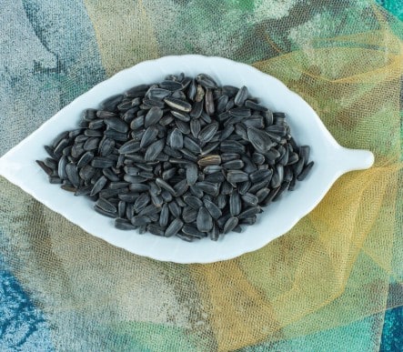 Sunflower seeds: Sunflower seeds contain protein, vitamin E and antioxidants. They are very beneficial for muscle growth and also detox the body.