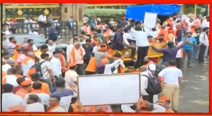 अशातच, काही आंदोलकांनी पोलिसांच्या बॅरिगेटवर बसून गोंधळ घालण्याचा प्रयत्न केला जात आहे. त्यामुळे या हुल्लडबाज तरुणांचा गोंधळ घालत असलेला व्हिडीओ आता चर्चेचा विषय ठरला आहे.