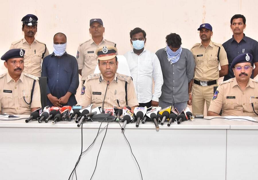 Mancherial News: చెన్నూర్ SBIలో బంగారు ఆభరణాల చోరీ కేసు ఛేదించిన పోలీసులు, ఖాతాదారుల సంబరాలు