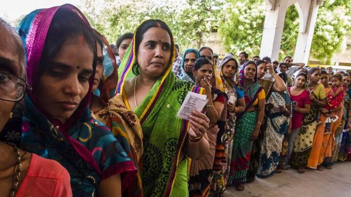 महिलाओं के लिए देश भर में चल रही योजनाओं का उद्देश्य सिर्फ आर्थिक सहायता देना ही नहीं बल्कि महिलाओं को आत्मनिर्भर बनाना भी है. ताकि वह परिवार और समाज दोनों में सशक्त भूमिका निभा सकें. ऐसे ही प्रयासों के बीच हाल ही में बिहार सरकार ने भी राज्य की महिलाओं के लिए एक नई योजना की शुरुआत की है.