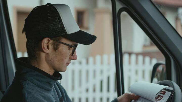 हाल के आंकड़ों के अनुसार, ऑस्ट्रेलिया में एक ट्रक ड्राइवर की औसत सालाना सैलरी लगभग 53,951 अमेरिकी डॉलर है, जो भारतीय रुपये में करीब 42 लाख रुपये होती है.