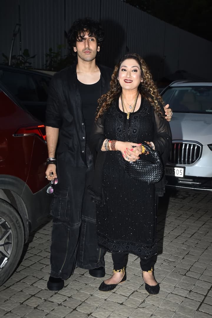गोविंदा की वाइफ सुनीता आहूजा भी अपने बेटे यशवर्धन के साथ ‘मेहर’ की स्पेशल स्क्रीनिंग में शामिल हुई.