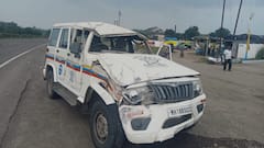 पोलीस कारचा भीषण अपघात, वाहन पलटल्याने कारचे नुकसान; 1 पोलीस अंमलदार ठार, 2 जखमी
