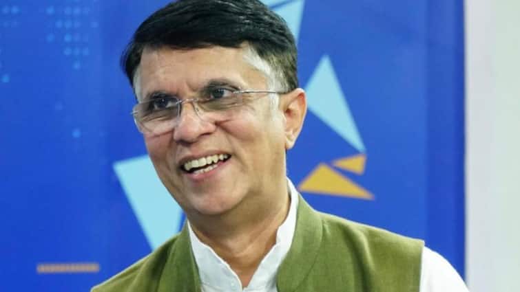 Pawan Khera Gets ECI Notice For Dual Voter IDs, Cong Leader Blames Poll Body Pawan Khera Gets ECI Notice For Dual Voter IDs, Cong Leader Blames Poll Body