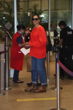 एयरपोर्ट पर दिखा दीपिका पादुकोण का कूल अवतार, रेड स्वेटशर्ट में दिया परफेक्ट लुक, फोटोज वायरल