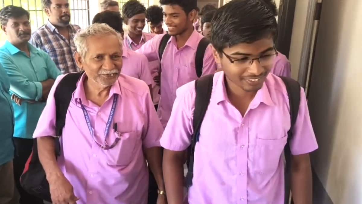 புத்தகப்பையை தோளில் சுமந்து கல்லூரிக்கு செல்லும் 72 வயது மாணவர் - ஆச்சரியத்தில் சக மாணவர்கள்