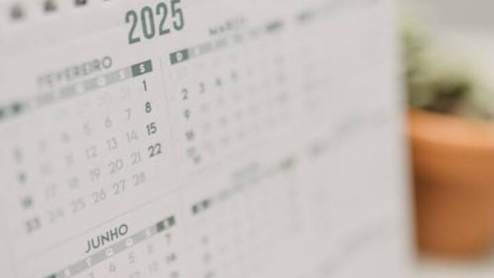 प्राचीन काल में कई सभ्यताएं चंद्रमा के आधार पर साल की गिनती करती थीं, जैसे सुमेरियन, बेबीलोनियन और भारतीय पंचांग. इसमें एक साल को 12 चंद्र महीनों में बांटा गया था और हर महीने में 29 या 30 दिन होते थे.