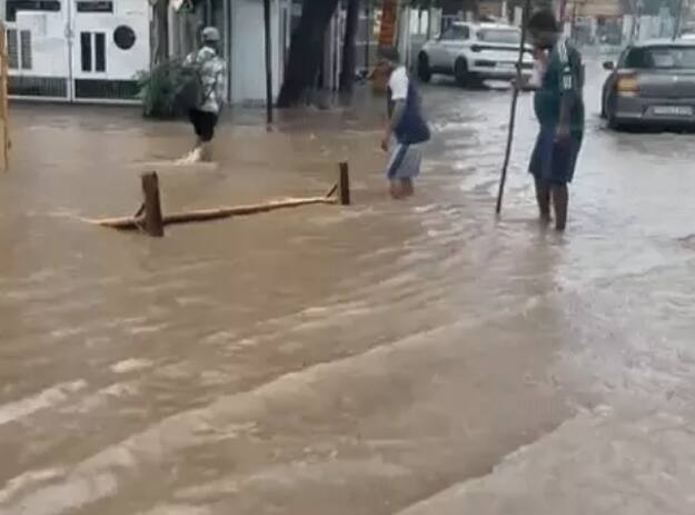 Flood Rain Alert in Jalandhar ਜਲੰਧਰ ਦੇ ਇਨ੍ਹਾਂ ਇਲਾਕਿਆਂ ‘ਚ ਭਰਿਆ ਪਾਣੀ, ਲਗਾਤਾਰ ਪੈ ਰਹੀ ਮੀਂਹ ਨੇ ਵਧਾਈ ਲੋਕਾਂ ਦੀ ਚਿੰਤਾ; ਹਾਲਾਤ ਹੋਏ ਖਰਾਬ
