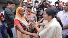 दिल्ली में राहत शिविर का CM रेखा गुप्ता ने किया दौरा, 'सरकार हर जरूरी मदद पहुंचाएगी'
