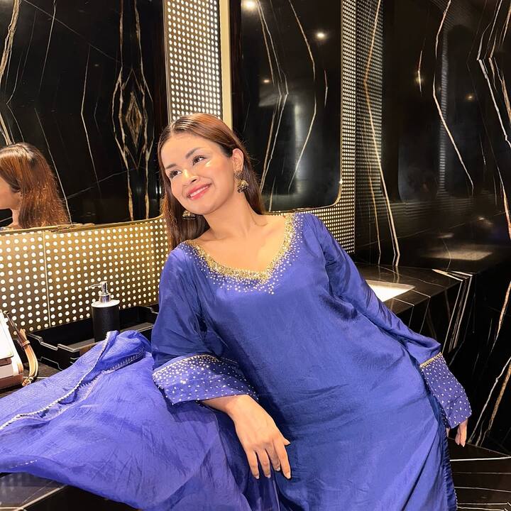 अवनीत कौर ने अपने करियर की शुरुआत साल 2010 में डांस रियलिटी शो 'डांस इंडिया डांस लिटिल मास्टर्स' से की थी. इसके बाद, उन्होंने टीवी शो 'मेरी माँ' से अभिनय की दुनिया में कदम रखा. आज अवनीत अपनी एक्टिंग के साथ अभी ग्लैमरस अंदाज के लिए भी खूब चर्चे में रहतीं हैं.