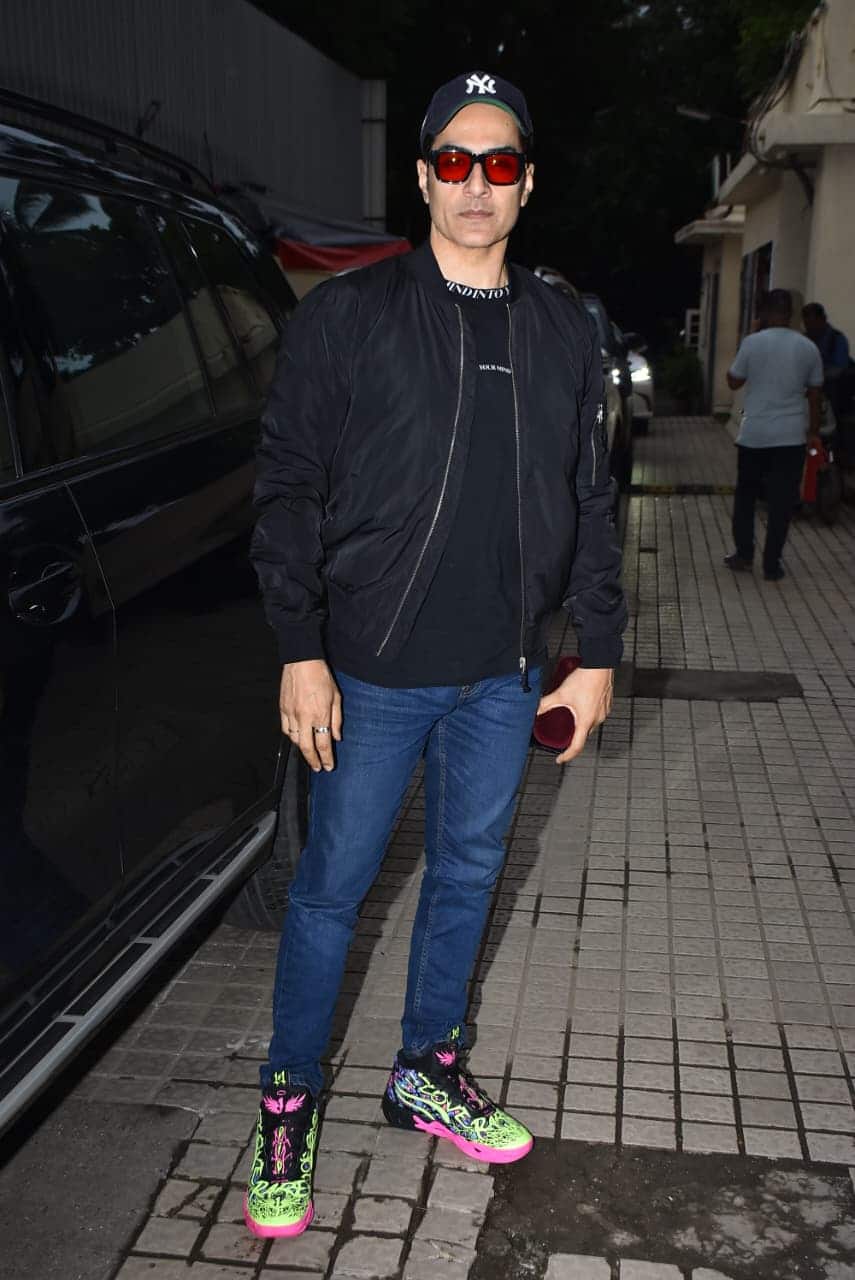 TV actor and Anupama fame Sundanshu Pandey was also spotted at the special screening of 'Meher'. Which appeared in the handsome look.