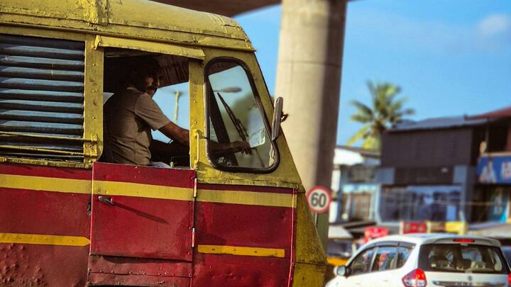 अगर हम ऑस्ट्रेलिया की औसत सैलरी को भारत की औसत सैलरी से तुलना करें, तो ऑस्ट्रेलिया में ट्रक ड्राइवर्स की सैलरी भारत से लगभग 10 गुना ज्यादा है. अनुभवी ड्राइवर्स के मामले में यह अंतर और बढ़ जाता है, क्योंकि ऑस्ट्रेलिया में अनुभवी ड्राइवर्स 80 लाख रुपये तक कमा सकते हैं, जबकि भारत में यह आंकड़ा 7-8 लाख रुपये तक सीमित रहता है.