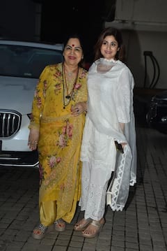 Mehar Screening: पति राज कुंद्रा की फिल्म देखने सास-ससुर संग पहुंचीं शिल्पा शेट्टी, वाइफ के साथ दिखे हरभजन सिंह