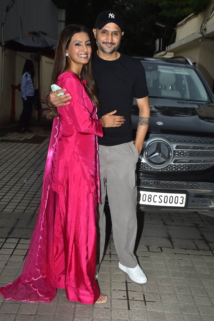 Actress Geeta Basra arrived at the screening of this film with her husband Harbhajan Singh. She looked stunning in a pink suit.