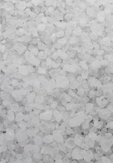 ਅੱਜਕੱਲ ਦਿਲ ਦਾ ਦੌਰਾ ਪੈਣ ਦੀ ਸਭ ਤੋਂ ਵੱਡੀ ਵਜ੍ਹਾ ਚੀਨੀ ਬਣ ਗਈ ਹੈ। ਸਫੈਦ ਚੀਨੀ ਦਾ ਇਸਤੇਮਾਲ ਸਿਰਫ ਘਰੇਲੂ ਖਾਣੇ ਵਿੱਚ ਹੀ ਨਹੀਂ, ਬਲਕਿ ਬਾਹਰ ਤੋਂ ਖਰੀਦੇ ਪ੍ਰੋਸੈਸਡ ਫੂਡ ਵਿੱਚ ਵੀ ਬਹੁਤ ਜ਼ਿਆਦਾ ਹੋ ਰਿਹਾ ਹੈ। ਜੇ ਅਸੀਂ ਰੋਜ਼ਾਨਾ ਦੋ ਸਰਵਿੰਗ ਵੀ ਲੈਂਦੇ ਹਾਂ, ਤਾਂ ਇਹ ਦਿਲ ਦੇ ਦੌਰੇ ਦਾ ਖਤਰਾ 18% ਤੱਕ ਵਧਾ ਦਿੰਦਾ ਹੈ।