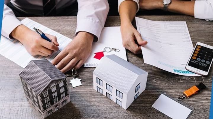 The second way is to sell. If the father wants, you can register the house in the name of the younger son even after taking the price of the name. However, this process is considered more expensive than the gift deed. That's why people rarely adopt it.