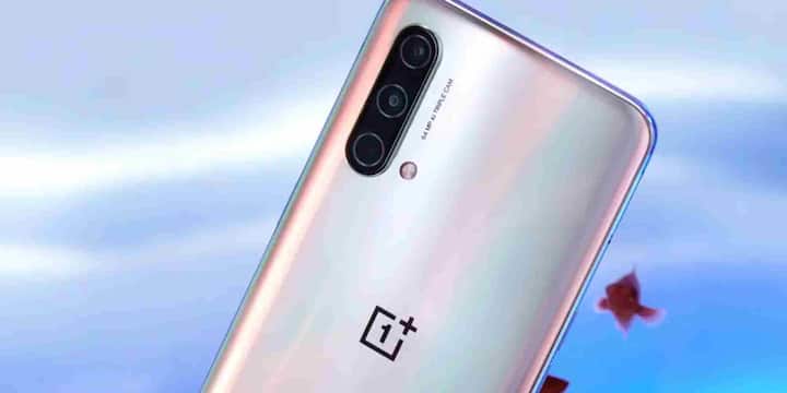 Realme 15T has a large 7000mAh battery which supports 60W fast charging. Once charged, it can easily last for two days. In comparison, OnePlus Nord CE 5 has a 7100mAh battery and 100W fast charging support. In terms of battery backup, both smartphones give uniform performance.