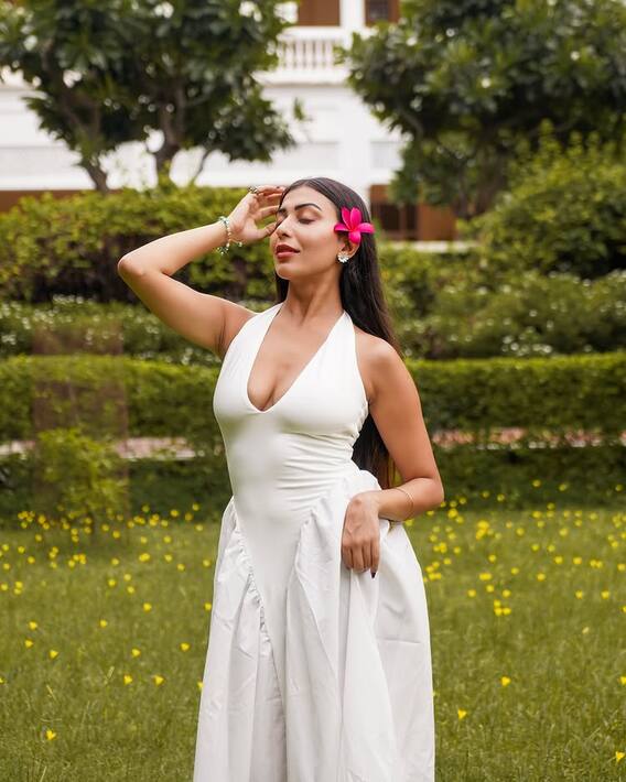 રુમા શર્માના ગ્લેમરસ લુકે જીત્યું ફેન્સનું દિલ