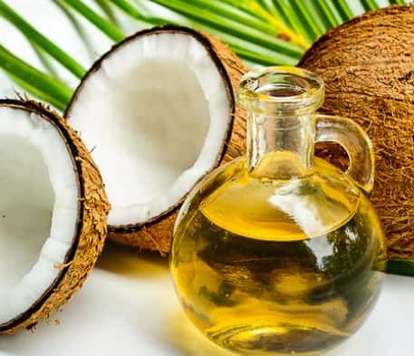 नारियल तेल से बनेगा नेचुरल मस्कारा: नारियल तेल (Coconut Oil) पलकों के लिए बेस्ट नैचुरल ऑयल है. इसमें मौजूद फैटी एसिड्स और विटामिन पलकों को गहराई से पोषण देकर घना और मजबूत बनाते हैं.