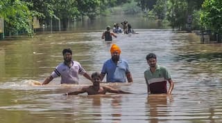 Punjab Floods: ਹੜ੍ਹਾਂ ਦੀ ਮਾਰ ਹੇਠ ਪੂਰਾ ਸੂਬਾ, ਸਤਲੁਜ ਓਵਰਫਲੋ, ਘੱਗਰ ਖ਼ਤਰੇ ਦੇ ਨਿਸ਼ਾਨ 'ਤੇ, ਕੇਜਰੀਵਾਲ ਅੱਜ ਤੇ ਖੇਤੀਬਾੜੀ ਮੰਤਰੀ ਸ਼ਿਵਰਾਜ ਕੱਲ੍ਹ ਆਉਣਗੇ ਪੰਜਾਬ