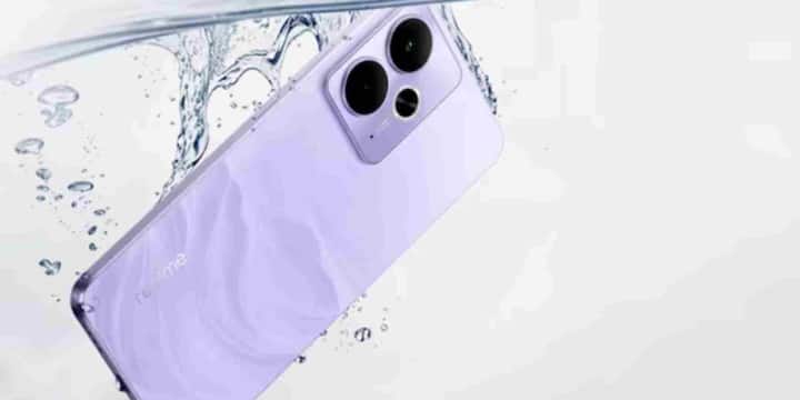 Realme 15T has a MediaTek Dimensity 6400 processor made on 6Nm process. This phone gives quite smooth performance for gaming and multitasking. At the same time, OnePlus Nord CE 5 MediaTek Dimensity comes with 8350 APEX chipset. Both are almost equal in terms of performance, but the Dimensity of Realme 6400 battery is considered a little better in efficiency.