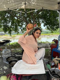 Sobhita Dhulipala Cooks On Set: నాగార్జున పెద్ద కోడలు అంటే నమ్మగలమా? నాగచైతన్య భార్య ఎంత సింపుల్‌గా వంట చేసిందో చూశారా?