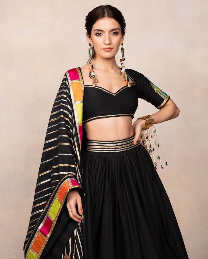 Pratibha Ranta: Minimalist Boho Glam - The Laapataa Ladies actress stuns in a black lehenga featuring bold color-blocked patterns along the sleeves, dupatta, and hemline. She takes the minimalist route with accessories, opting for elongated boho earrings and a chunky bracelet reminiscent of a kaleera.