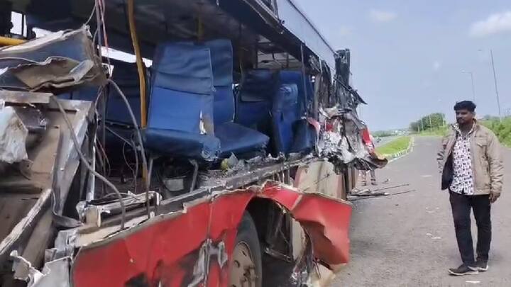 अपघाताचे नेमकं कारण अद्याप समजू शकलं नाही, पण पोलिसांकडून घटनेचा तपास सुरू आहे.