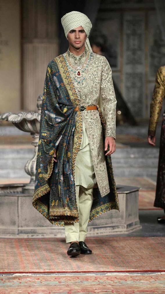 दिल्ली में सबसे सस्ती शेरवानी कहां मिलती है?