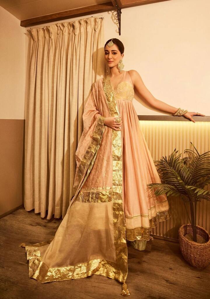 Whether you prefer floral embellishments, boho vibes, or edgy silhouettes, these Bollywood divas prove that a well-chosen lehenga is all you need to own the festive season.