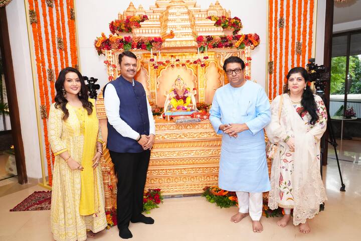 एकीकडे उद्धव ठाकरेंच्या गाठीभेट होत असताना दुसरीकडे राज ठाकरे यांची मुख्यमंत्री देवेंद्र फडणवीस यांच्यासोबतही सातत्याने भेट होत आहे. काही दिवसांपूर्वी राज ठाकरेंनी अचानक मुख्यमंत्र्यांची भेट घेतली होती.