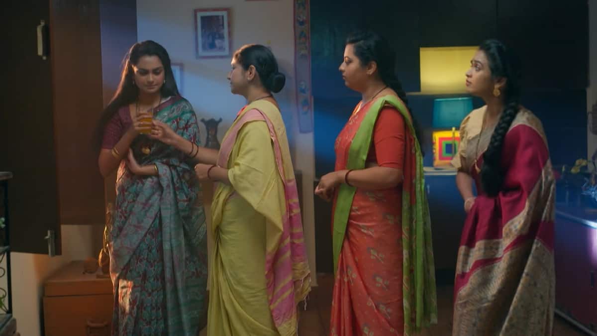 Nuvvunte Naa Jathaga Serial Today September 3rd: నువ్వుంటే నా జతగా సీరియల్: మిథునని దూరం పెడుతూ నలిగిపోతున్న దేవా.. అసలు కారణం మిథునకు తెలిస్తే?