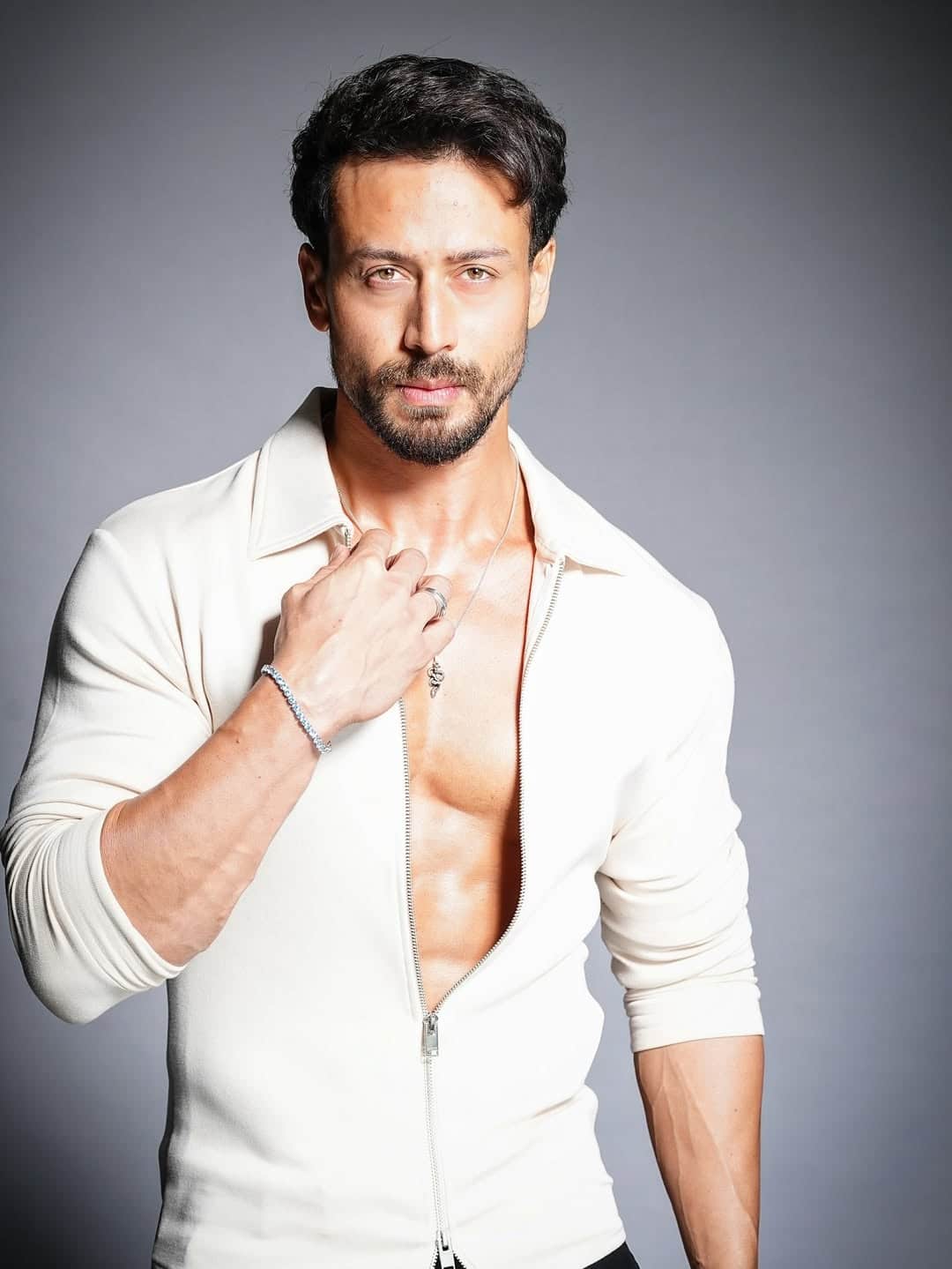 Baaghi 4 में कौन है सबसे ज्यादा एजुकेटेड, जानें टाइगर श्रॉफ से हरनाज तक की एजुकेशन