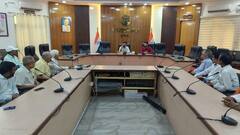 दशकों से बंद पड़ी पडरौना चीनी मिल शुरू करने की कवायद, डीएम की कृषक एवं कर्मचारी प्रतिनिधियों के साथ बैठक