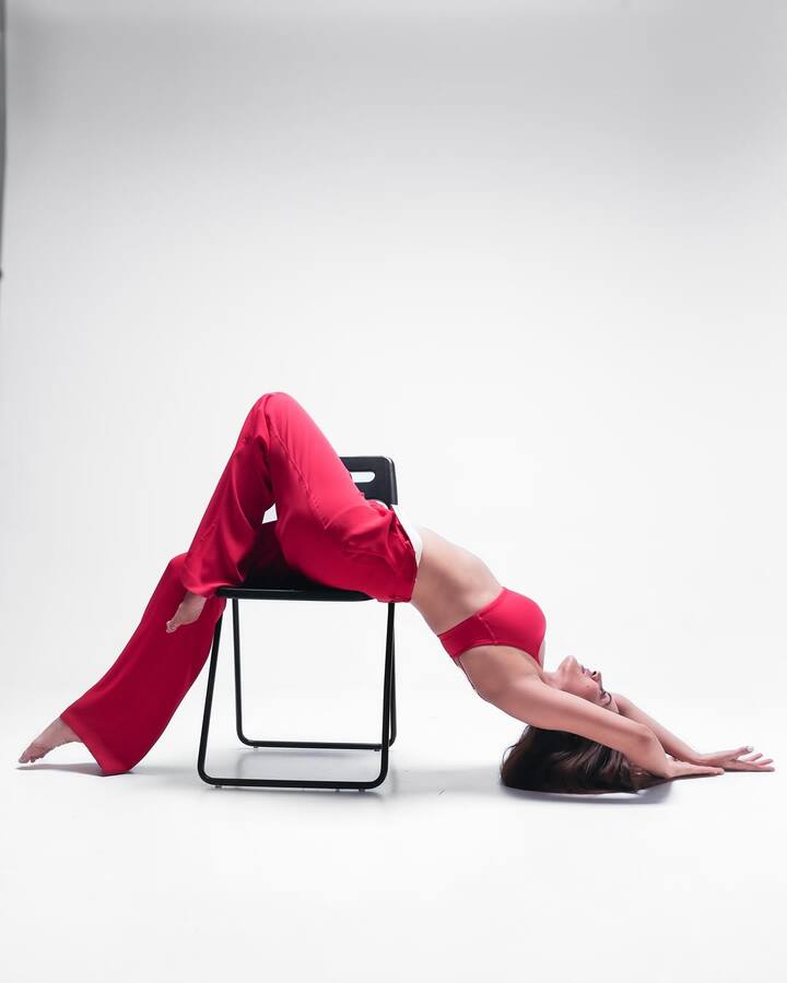 કરિયરની શરૂઆતમાં અમાયરાએ ઘણા મોડલિંગ શો કર્યા. બાદમાં અમાયરાએ પોતાની કારકિર્દીની દિશા અભિનય તરફ વાળી.