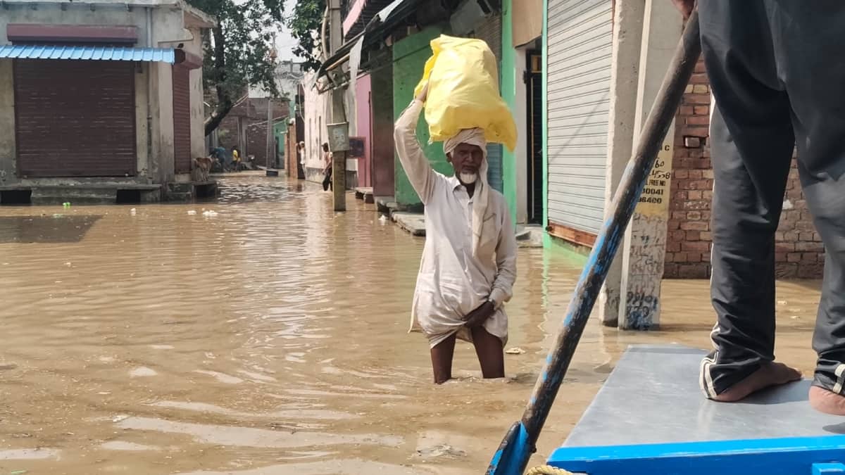दिल्ली के निचले इलाकों में बाढ़ का खतरा, यमुना का जलस्तर खतरे के निशान से ऊपर, लोगो में दहशत