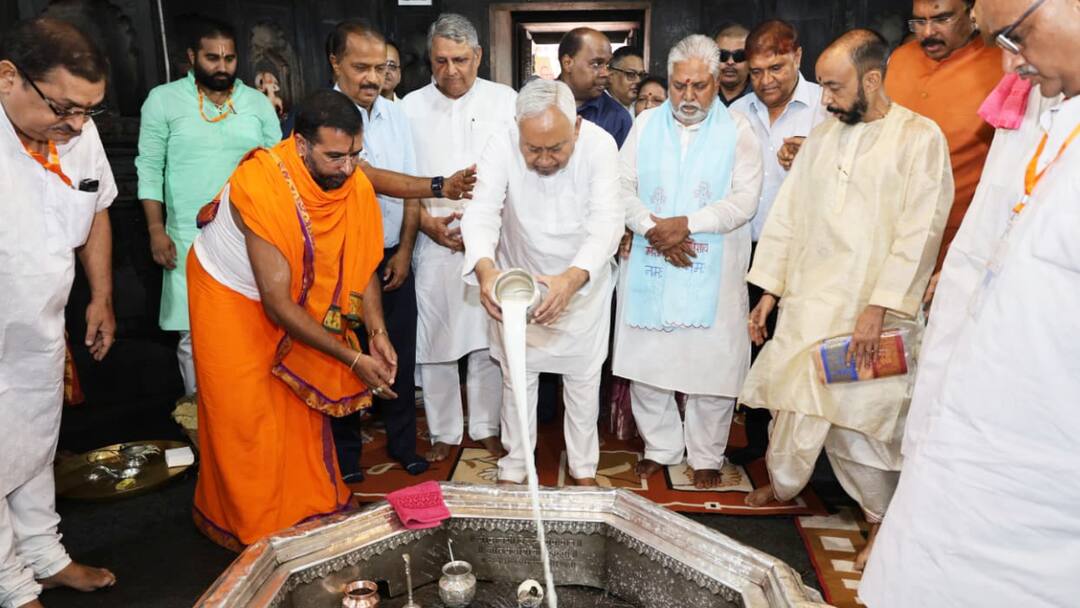 Bihar CM Nitish Kumar Reached Gayaji to See the Preparations of Pitru Paksha Mela 2025 पितृपक्ष मेले की तैयारियों को देखने गयाजी पहुंचे नीतीश कुमार, अधिकारियों को दिए ये खास निर्देश