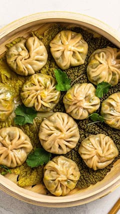 गुजरात की इन गलियों में छुपा है मोमोज़ का असली स्वाद