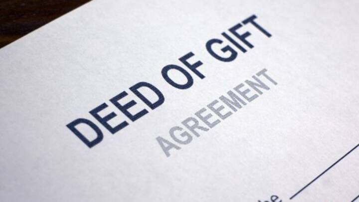 Indian law gives the option of gift deed. If the father is alive and the property is under his control, then he can transfer the house to the younger son through a gift deed. For this, stamp duty and registry fees have to be paid. This method is considered the easiest and practical.
